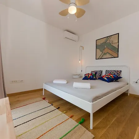 Casa Dubi Hvar フヴァル