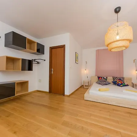 ゲストハウス Casa Dubi Hvar 3*